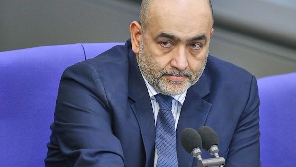 Nouripour will mehr "Beinfreiheit" für Grünen-Spitze