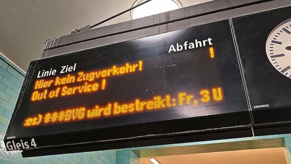 Scharfe Kritik der Arbeitgeber an Nahverkehrsstreik