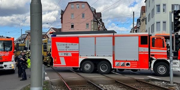 Person nach Straßenbahnunfall in Stuttgart befreit