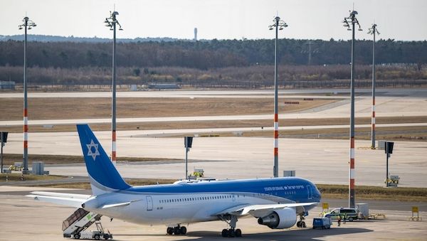 Staatsflugzeug Israels wegen Krieg zum Berliner Flughafen BER gebracht