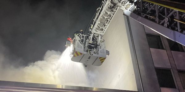 Feuer in Dortmunder Geschäftshaus am Schwanenwall gelöscht