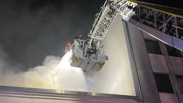 Feuer in Dortmunder Geschäftshaus am Schwanenwall gelöscht