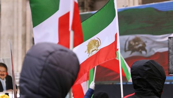 Verfassungsschutz richtet Meldestelle für bedrohte Iraner ein