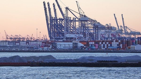 Umfrage: Knappe Mehrheit für härtere Gangart der EU im Zollstreit