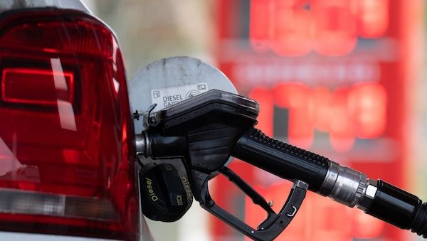 Tankstellen melden Zurückhaltung – Super bald über 2 Euro?