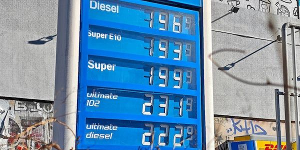 Kartellamt sind Benzinpreissprünge schon vor Iran-Krieg