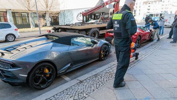 Steuerbetrug mit Luxusautos? Razzien und Festnahmen