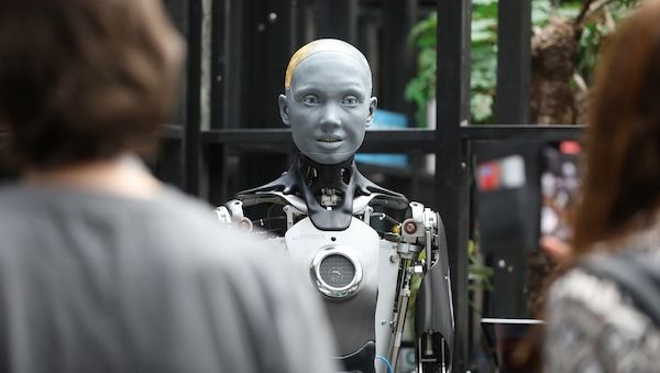 Religionswissenschaftlerin: Tech-Eliten machen KI zur Heilslehre