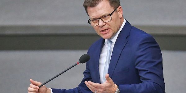 Umweltminister drängt auf Unabhängigkeit von fossilen Energien