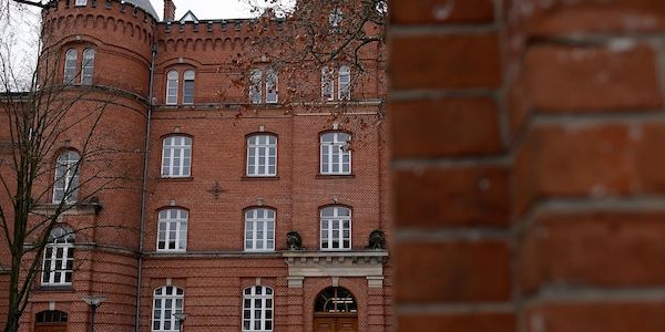 Neuruppin: Mit 190 km/h und 2,7 Promille: Angeklagter entschuldigt sich