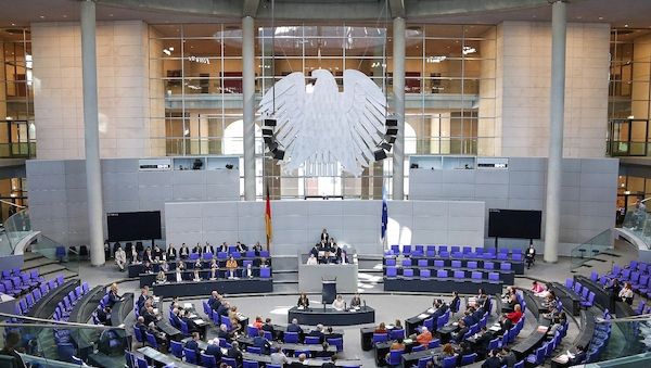 Bundestag stimmt für Aufnahme des Wolfs ins Jagdrecht