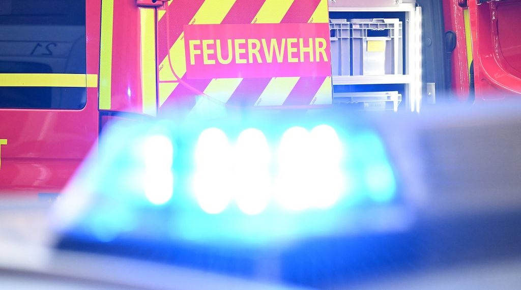 Toter nach Brand in Spandau-Wilhelmstadt geborgen