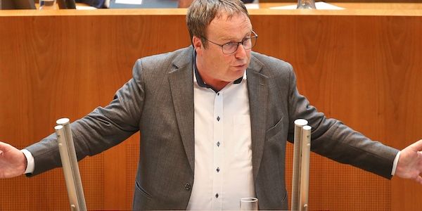 NRW-Verkehrsminister bei Infrastruktur-Gesetz gegen Parteilinie