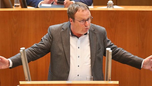 NRW-Verkehrsminister bei Infrastruktur-Gesetz gegen Parteilinie