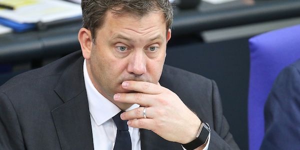 Finanzminister Klingbeil lässt Erhöhung der Mehrwertsteuer offen