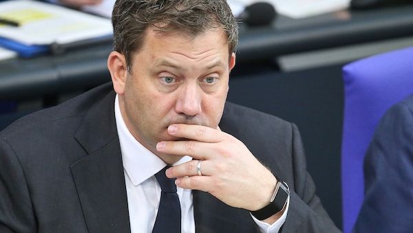 Finanzminister Klingbeil lässt Erhöhung der Mehrwertsteuer offen