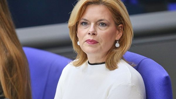 Klöckner verteidigt militärisches Vorgehen gegen den Iran