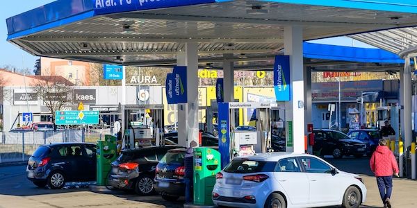 Zoll kontrolliert Tank-Touristen an Brandenburgs Grenze zu Polen