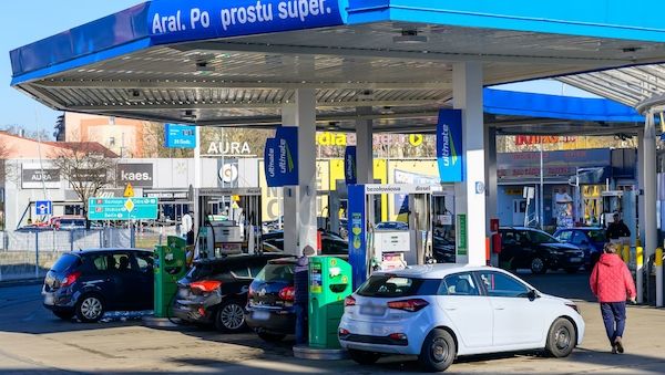 Zoll kontrolliert Tank-Touristen an Brandenburgs Grenze zu Polen