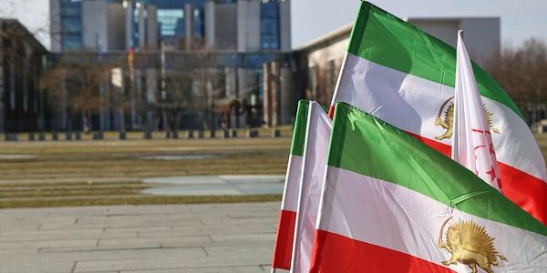 Iran-Krieg: Reichinnek fordert sichere Fluchtwege nach Europa