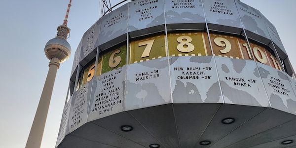 Mann nach Auseinandersetzung am Alexanderplatz niedergestochen