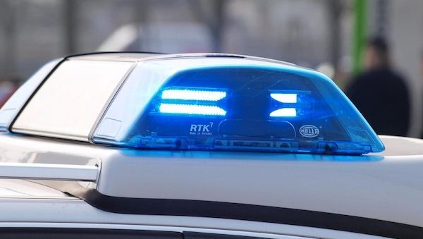 Autofahrer nach Flucht vor Polizei in Berlin-Spandau verunglückt