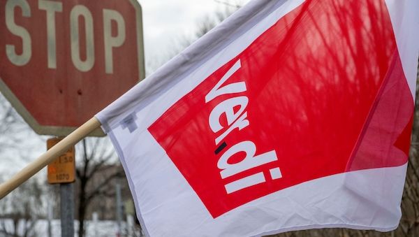 Warnstreik in der Abfallwirtschaft: Verdi fordert 300 Euro mehr im Monat