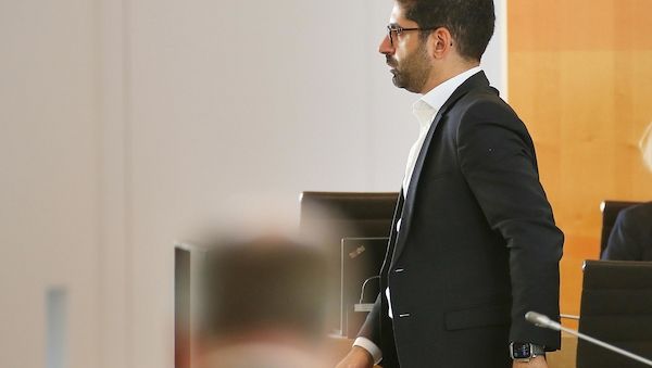 Verkehrsminister Mansoori bestürzt: Angriff auf Bahnmitarbeiter in Frankfurt