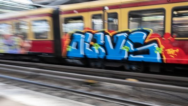 Besprühte S-Bahnen in Berlin: Polizei nimmt sechs Sprayer fest