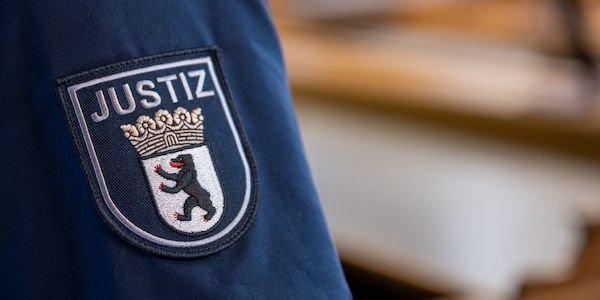 Alarm in Berliner Gericht - Menschen gehen aufeinander los