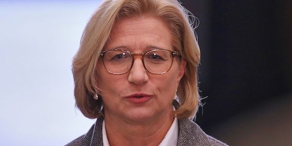 Rehlinger warnt vor Lockerung der Ölsanktionen gegen Russland