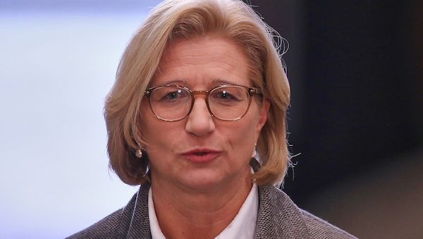 Rehlinger warnt vor Lockerung der Ölsanktionen gegen Russland