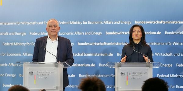 Bundeswirtschaftsministerin will mit Fünf-Punkte-Plan Industrie unter die Arme greifen