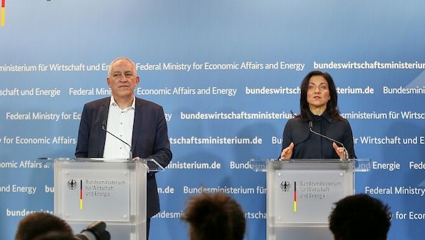 Bundeswirtschaftsministerin will mit Fünf-Punkte-Plan Industrie unter die Arme greifen