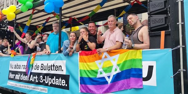 Queerbeauftragte will Kanzler Merz auf CSD-Wagen einladen