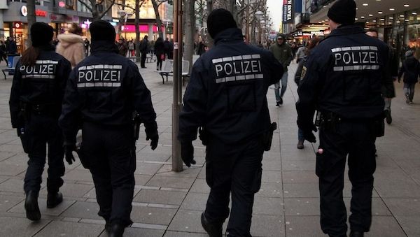 Mutmaßlicher Drogenhändler mit scharfer Waffe in Berlin-Tempelhof festgenommen