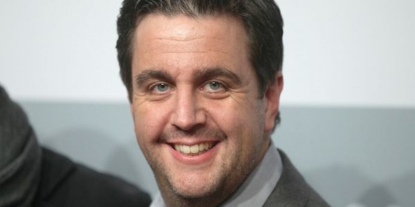 Bastian Pastewka stolpert bei Krimi-Podcast über Rollenbilder