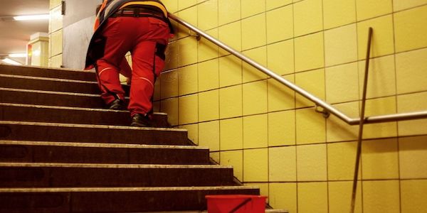 Immer mehr Beschäftigte im Niedriglohnsektor armutsgefährdet