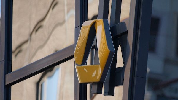 Bericht: Commerzbank priorisiert Angestellte bei Übernahmeprüfung