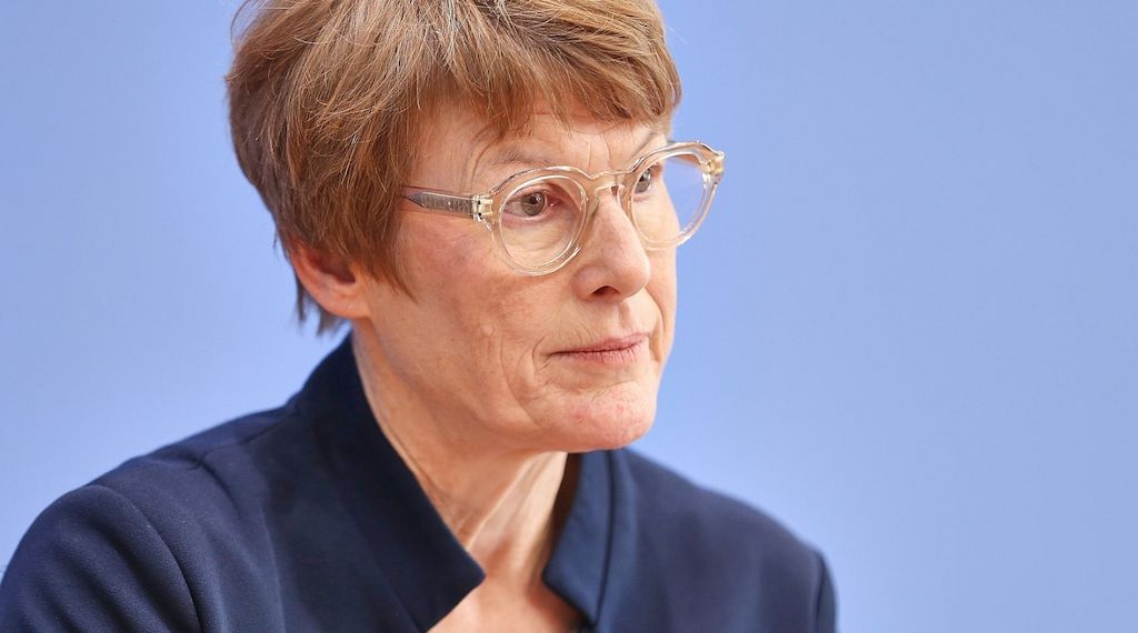 Wirtschaftsweise Grimm warnt vor Tankrabatt