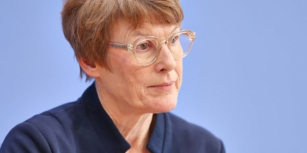 Wirtschaftsweise Grimm warnt vor Tankrabatt