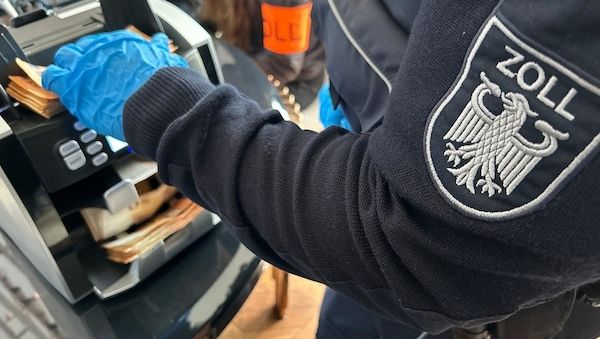 Razzia gegen Schwarzarbeit im Abrissgewerbe in Frankfurt