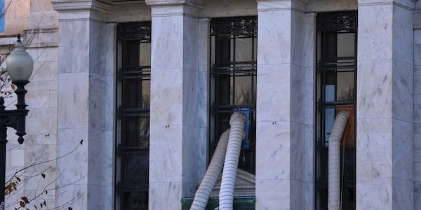 US-Notenbank lässt Leitzins unverändert - und wird vorsichtiger