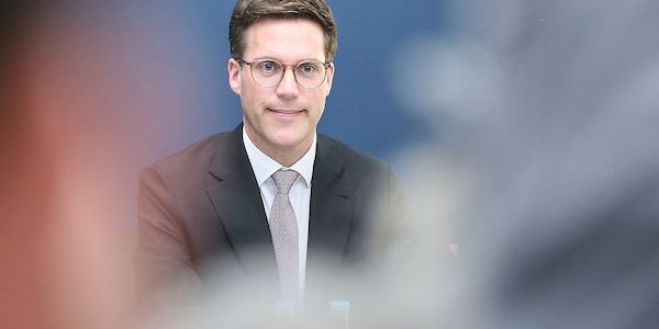 Alice Schwarzer erteilt Manuel Hagel Absolution - "kein Sexismus"