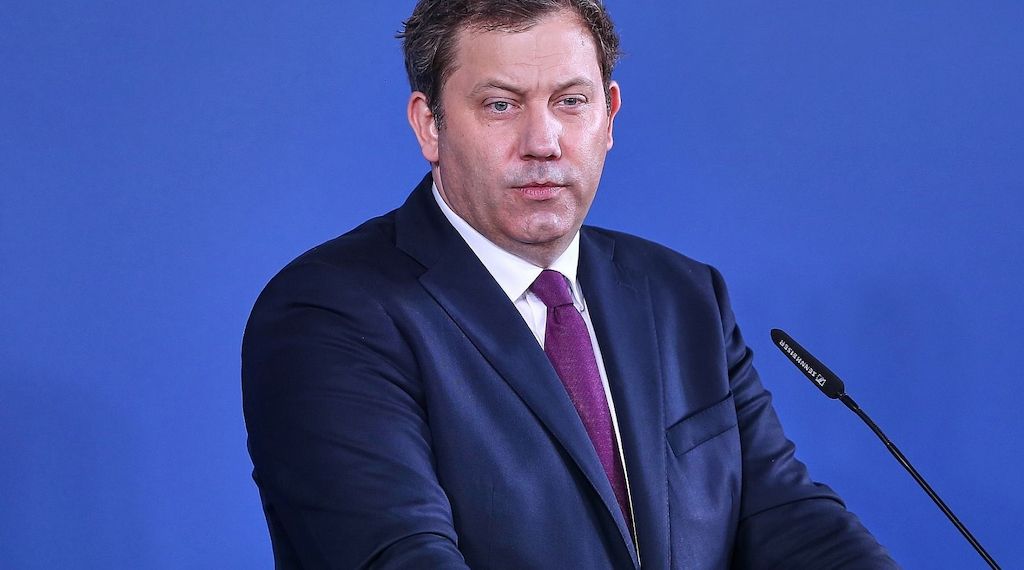 Klingbeil lässt "Übergewinnsteuer" für Mineralölkonzerne prüfen