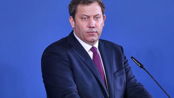 Klingbeil lässt "Übergewinnsteuer" für Mineralölkonzerne prüfen