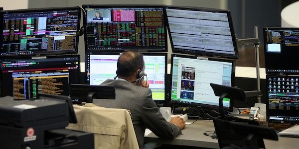 Dax bricht vor Wochenende weiter ein - Energiepreise unauffällig