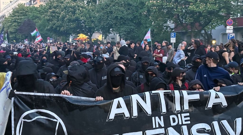 Linksradikale Szene ruft mit Kampfparolen zum 1. Mai auf