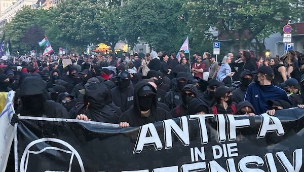 Linksradikale Szene ruft mit Kampfparolen zum 1. Mai auf