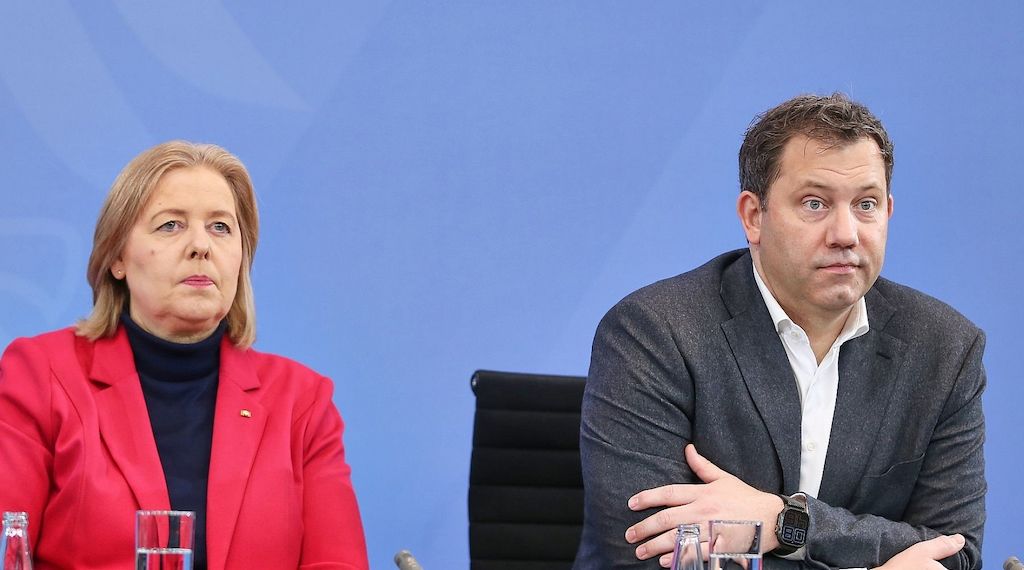 Rufe aus SPD nach Rücktritt von Klingbeil und Bas